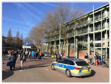 Radnicu v nemeckom meste Bocholt dnes museli evakuovať.