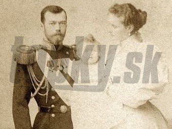 Mikuláš II s manželkou. Boľševici ich popravili.