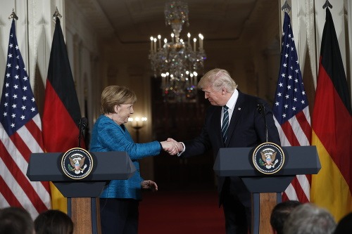 Angela Merkelová na stretnutí s Donaldom Trumpom. 
