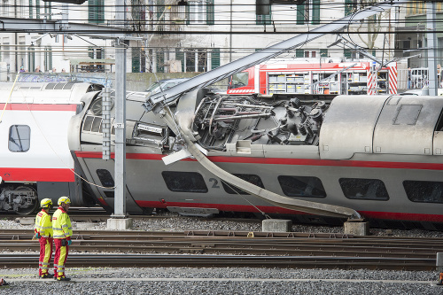 Krátko po odchode zo stanice sa vo švajčiarskom Luzerne vykoľajil osobný vlak.