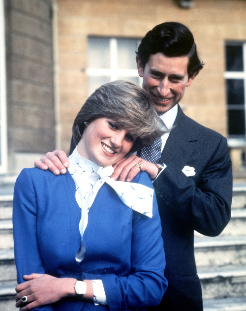 Princ Charles a Lady Diana na oficiálnych záberoch.