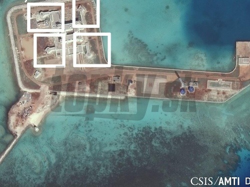 Čínske zbrane na novovybudovanom ostrove.