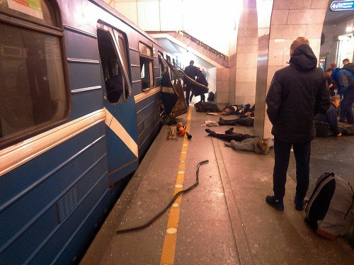 Teroristický útok v idúcej súprave metra si vyžiadal 14 mŕtvych a viac než 50 zranených