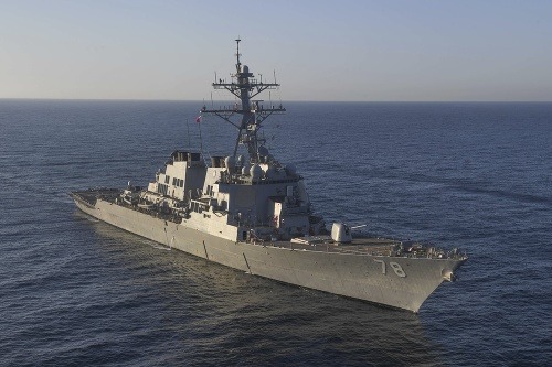Americká vojnová loď.