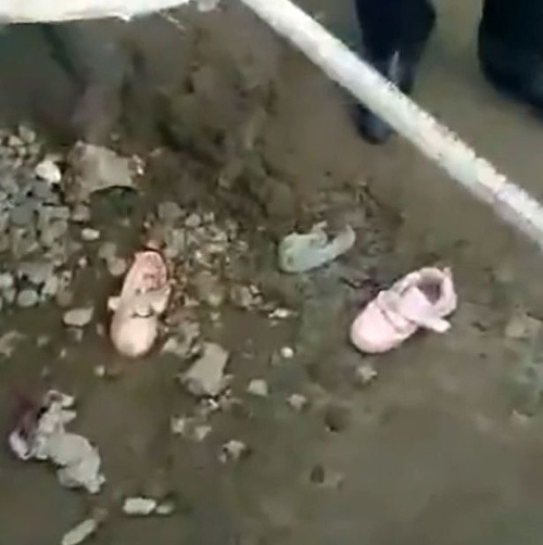 Otrasný pohľad na detské topánočky