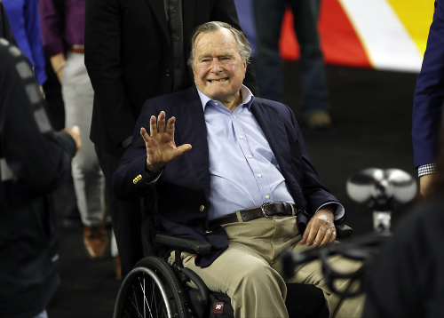 Na archívnej snímke z 2. apríla 2016 je exprezident USA George H. W. Bush. 