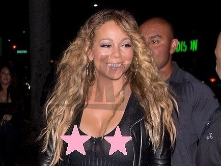 Mariah Carey spod tenkej látky presvitali bradavky. 