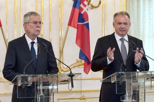 Na snímke rakúsky prezident Alexander Van der Bellen (vľavo) a slovenský prezident Andrej Kiska
