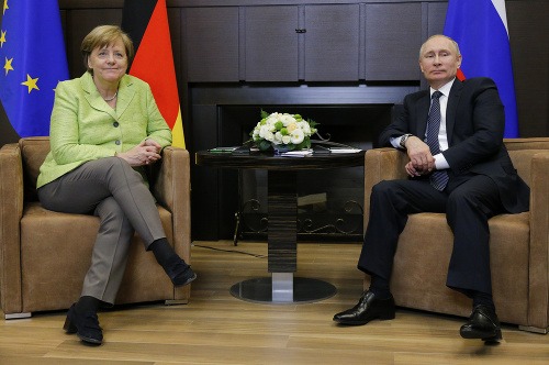 Vladimir Putin sa stretol v Soči s Angelou Merkelovou