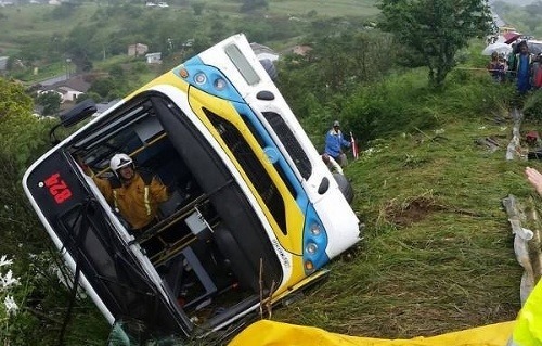 Pri havárii autobusu so školákmi zahynulo 34 ľudí.