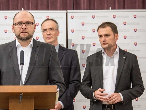 Zľava: Predseda strany NOVA Daniel Lipšic, predseda strany SaS Richard Sulík, podpredseda strany NOVA Marcel Klimek a predseda OĽaNO Igor Matovič