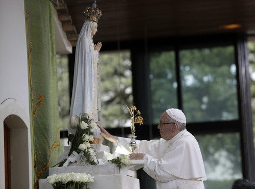 Pápež František navštívil Fatimu.