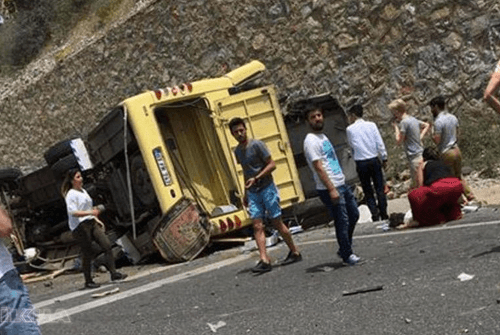 Pri havárii autobusu na juhu Turecka zahynulo najmenej 20 ľudí.
