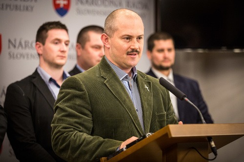 Líder strany ĽSNS Marian Kotleba pred voľbami na župana nasľuboval.