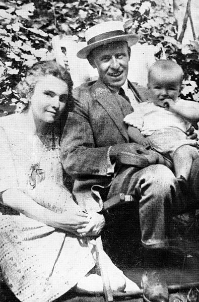 Vladislav Vančura s rodinou v roku 1923.