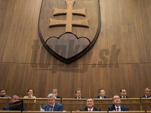 Poslanci počas 18. schôdze Národnej rady SR