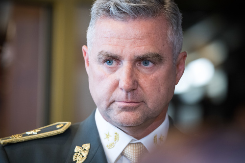 Bývalý policajný prezident Tibor Gašpatr je v príbutenskom vzťahu s Bödörom.