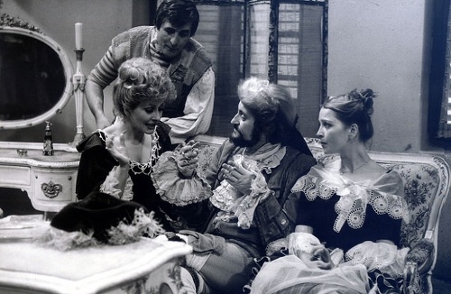 Zora Kolínska si vo filme Klebetnice zahrala s MIlanom Lasicom, Júliusom Satinským aj so Zuzanou Cigánovou. 