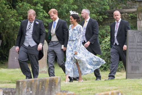 Vojvoda a vojvodkyňa na svadbe Harryho sesternice. 