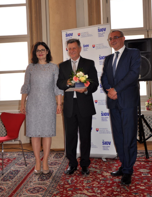 Hlavna s ministerkou školstva Martinou Lubyovou a riaditeľom Štátneho inštitútu odborného vzdelávania Michalom Němcom. 