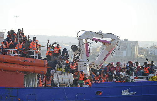 Loď nemeckej humanitárnej mimovládnej
