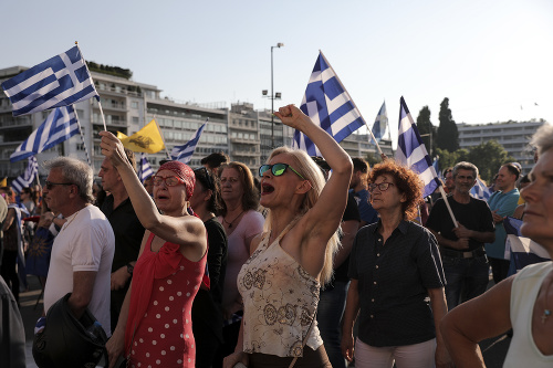 Protesty v Grécku pokračujú.