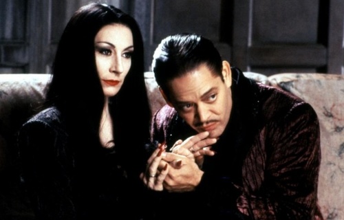 Záber z filmu Rodina Addamsovcov. 