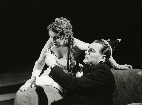 Eva Krížiková v roku 1957 s Františkom Dibarborom v hre Tanec nad plačom