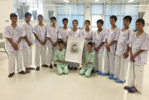 Thajskí chlapci nakreslili v