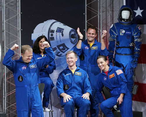 NASA predstavila posádky nových