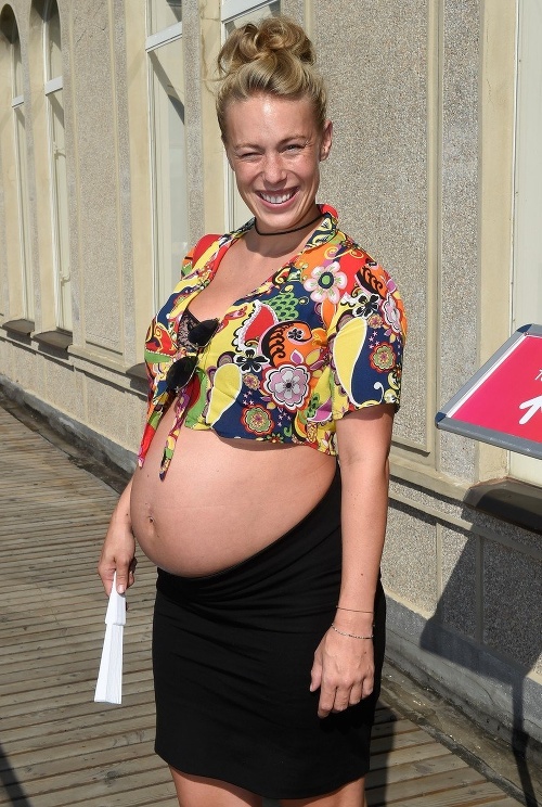 Aneta Krejčíková sa takto pýšila tehotenským bruškom. 