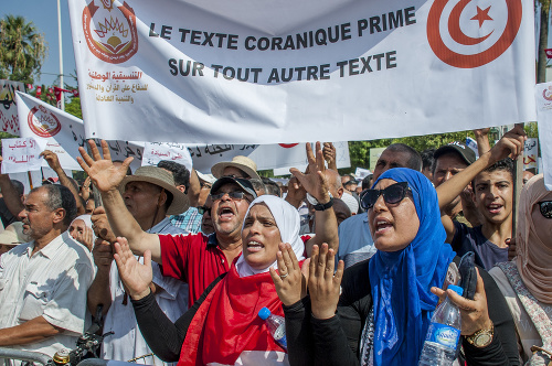 Demonštrácie v Tunisku za