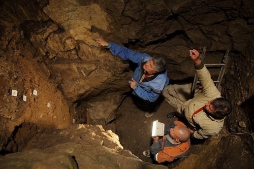 Výskum v jaskyni Denisova