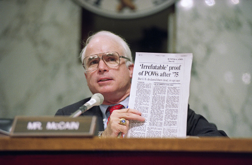 John McCain v roku 1992.