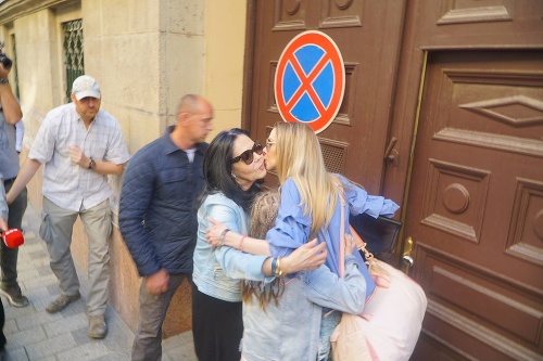 Hneď po prepustení sa Košičanka zvítala so svojou mamou a mladšou dcérou Ellou.