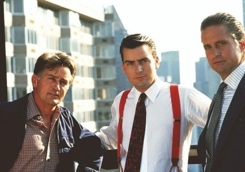 Martin Sheen, Charlie Sheen a Michael Douglas v dráme Walll Street
