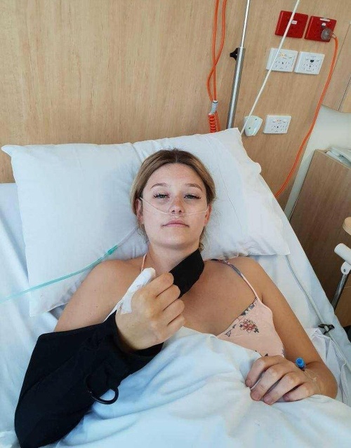 Courtney Whithornová (20) po amputácii palca.