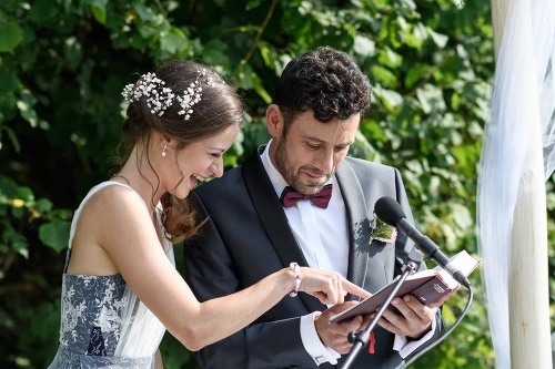 Šťastný pár mal veľkolepú svadbu v okrese Banská Štiavnica.