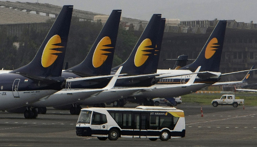 Boeing 737 sa musel vrátiť na letisko v Bombaji. 