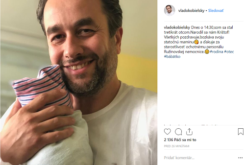 Sympatický herec sa na Instagrame pochválil krásnou správou. Stal sa z neho trojnásobný otecko! 