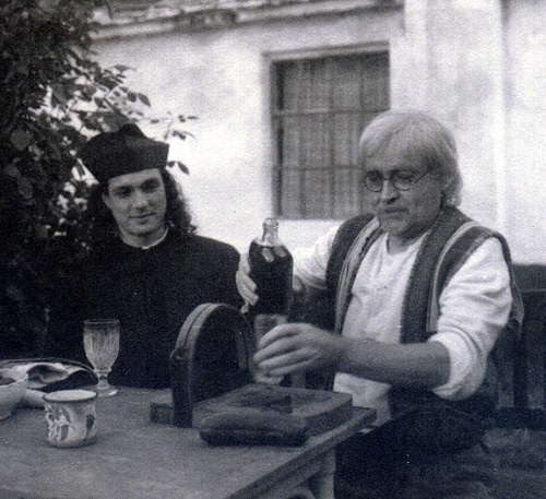 Takto vyzeral Dušan Cinkota v roku 1993 vo veselohre Výlety v pamäti.  