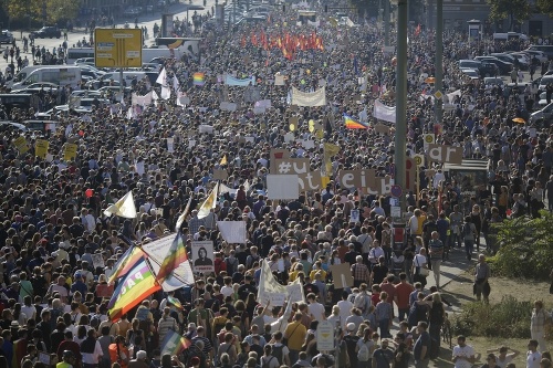 V Berlíne pochodovali proti