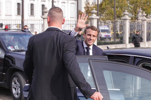 Emmanuel Macron pri odchode