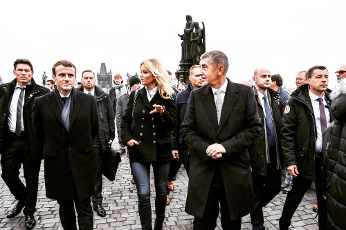 Andrej Babiš s Emmanuelom Macronom na Karlovom moste.
