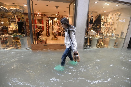 Mesto Benátky pod vodou.