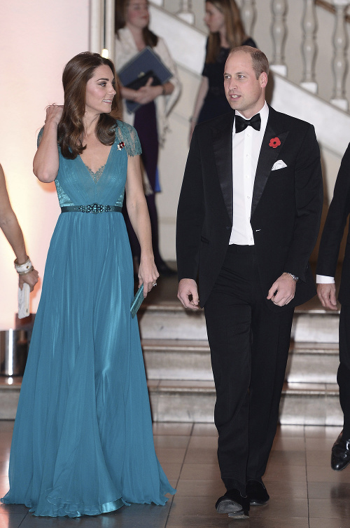 Vojvodkyňa Kate si obliekla krásnu róbu po šiestich rokoch. 