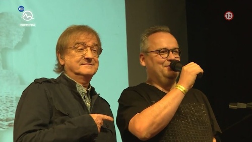 Meky album krstil šéf vydavateľstva Peter Riava.