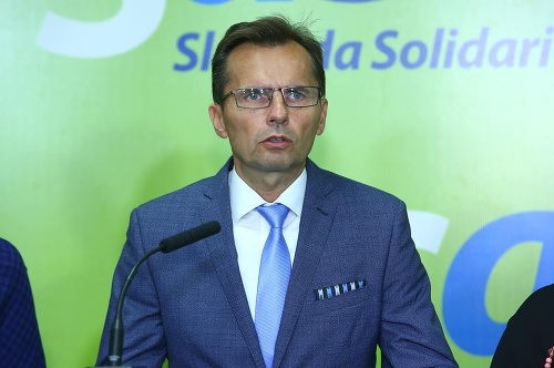 Minister Gajdoš pripúšťa: Povinná