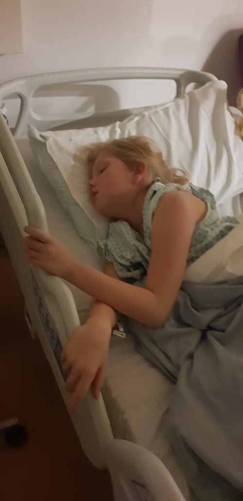 Lilly (10) skončila v nemocnici. 