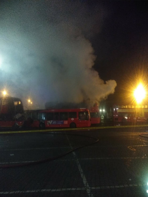 Požiar zničil sedem autobusov.